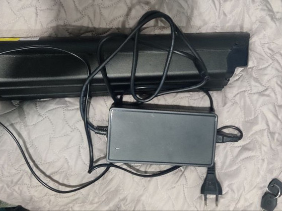 Аккумулятор Eleglide Tankroll с зарядным устройством