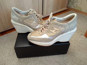 Sneakers (1 foto / 3)