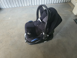 Автокресло MAXI COSI FamilyFix. (7 фото из 9)