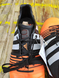 Футбольные бутсы Adidas (4 фото из 7)