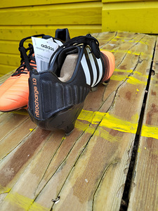 Футбольные бутсы Adidas (5 фото из 7)