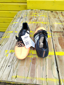 Футбольные бутсы Adidas (3 фото из 7)