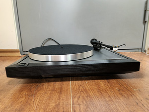 Linn Axis Belt-Drive Turntable with Electronic Speed Control (1 foto / 6)