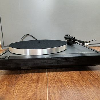 Проигрыватель с ременным приводом Linn Axis с электронным уп