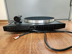 Linn Axis Belt-Drive Turntable with Electronic Speed Control (3 foto / 6)
