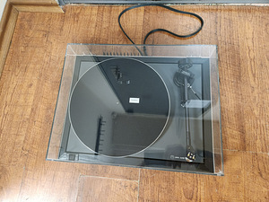 Linn Axis Belt-Drive Turntable with Electronic Speed Control (4 foto / 6)