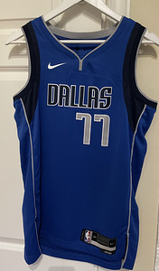 Баскетбольная майка NIKE Doncic (S) (3 фото из 5)