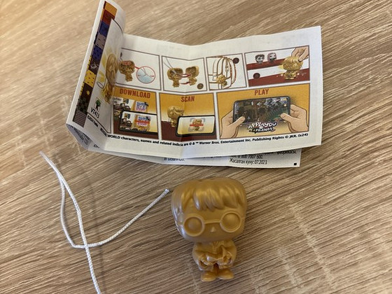 Золотой Гарри Потер Kinder Joy