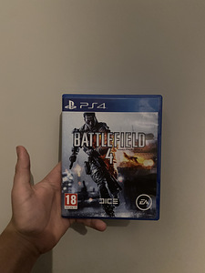 Диски с играми на PS4 (5 фото из 6)