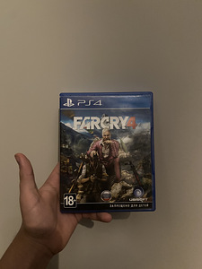 Диски с играми на PS4 (6 фото из 6)