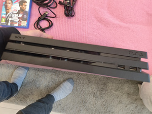 PS4 Pro 1tb + 2 геймпада + 8 игр (1 фото из 7)