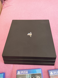 PS4 Pro 1tb + 2 геймпада + 8 игр (5 фото из 7)