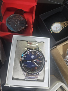 Модные часы (3 фото из 3)
