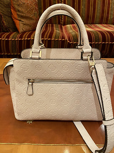 Сумочка Guess (4 фото из 6)