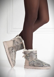 S.40(26см)-UGG BAILEY BOW SNAKE Print-новые- (8 фото из 10)