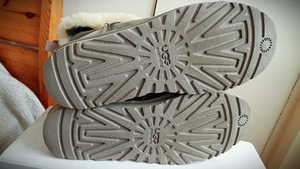 S.40(26см)-UGG BAILEY BOW SNAKE Print-новые- (9 фото из 10)