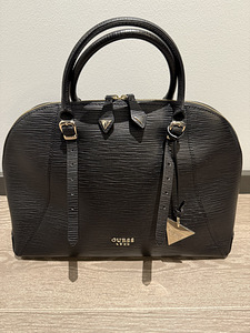 Guess LUXE кожаная сумка (1 фото из 4)