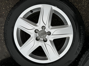 18" Audi originaalveljed 5x112 + naastrehvid 235/55/18 (3 foto / 8)