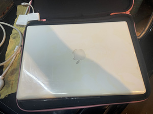 MacBook поликарбонат (1 фото из 3)