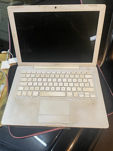 MacBook поликарбонат (2 фото из 3)