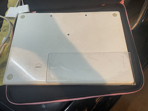 MacBook поликарбонат (3 фото из 3)