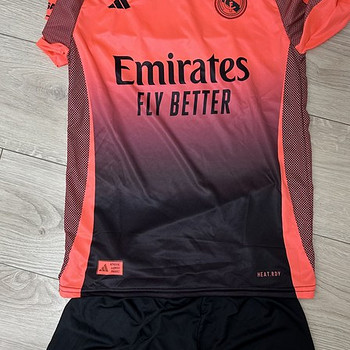 Uus vorm spordiriided