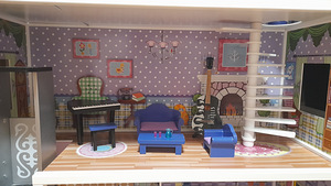 Puidust nukumaja liftiga Barbie perele (3 foto / 8)