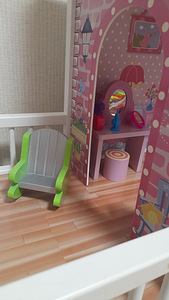 Puidust nukumaja liftiga Barbie perele (8 foto / 8)