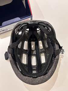 ABUS Youn-I 2.0 jalgrattakiiver 48-54. UUS! Шлем. Новый! (4 фото из 5)