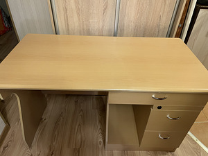 Стол (1 фото из 2)