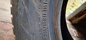 Продаются шипованные шины для внедорожника 265/65R17 (2 фото из 4)