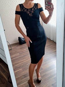 Новое элегантное платье Guess S (2 фото из 2)
