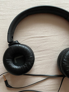 Наушники JBL (2 фото из 3)