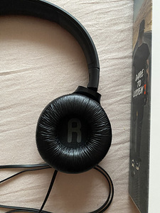 Наушники JBL (3 фото из 3)