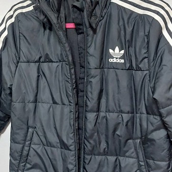Продается стильная и удобная осенняя-весенняя куртка Adidas!