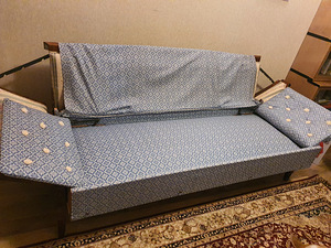 Антикварный диван (1 фото из 5)
