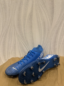 Бутсы Nike (2 фото из 3)