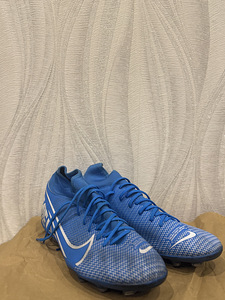 Бутсы Nike (3 фото из 3)