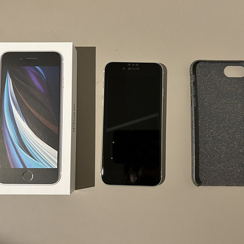 Apple iPhone SE 64 ГБ