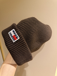 Tommy Hilfiger шапка (1 фото из 5)