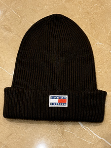 Tommy Hilfiger шапка (5 фото из 5)
