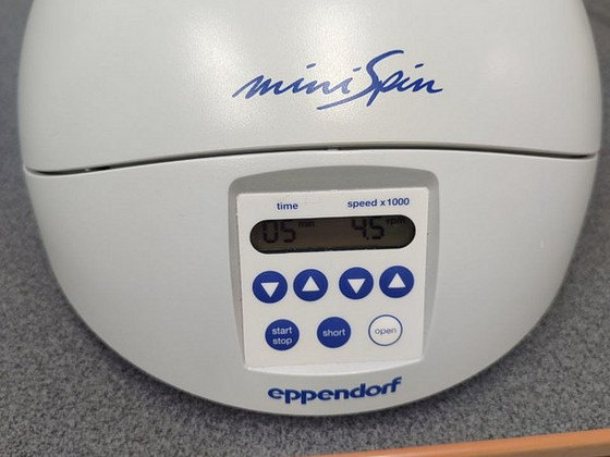 Центрифуга Eppendorf MiniSpin Plus