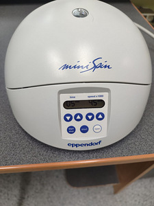 Центрифуга Eppendorf MiniSpin Plus (1 фото из 4)