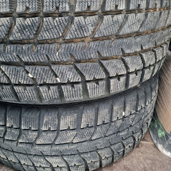 Bridgestone Blizzac 235/55/17
