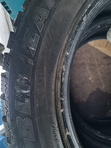 Bridgestone Blizzac 235/55/17 (3 фото из 3)