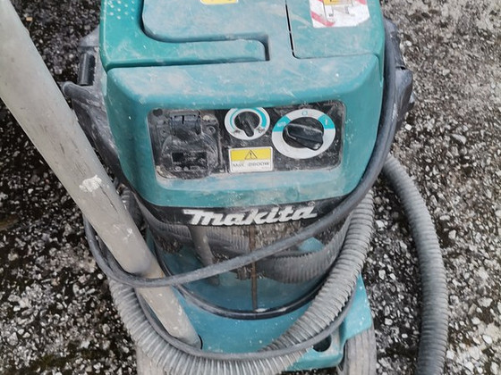 Makita vc 3210
