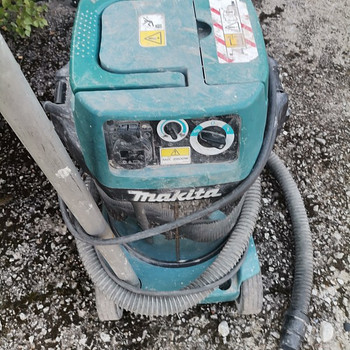 Makita vc 3210