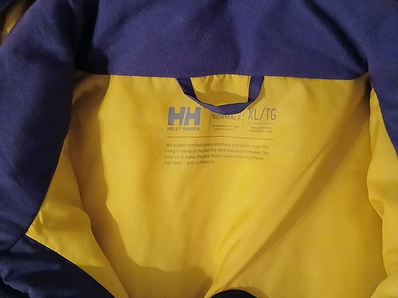 Продаётся куртка в идеальном состоянии HH HELLY HANSON
