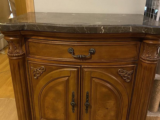 Marmor tasapinnaga kummut
