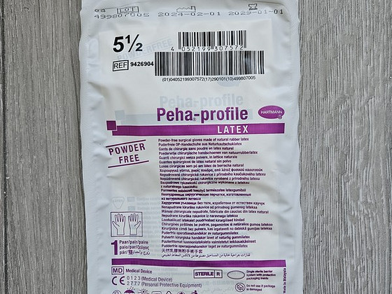 Стерильные резиновые перчатки